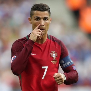 开云-冰与火之歌，当拜仁的激情指挥遇见武磊的沉默水瓶，激情指挥与沉默水瓶，绿茵场上的冰火交锋