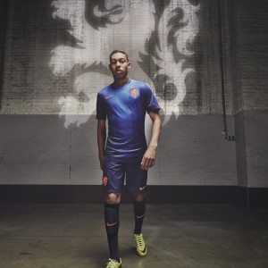 kaiyun-情绪的两极，从国米场边的激情到武磊摔碎的水瓶，国米激情与武磊摔瓶，足球场边的情绪两极